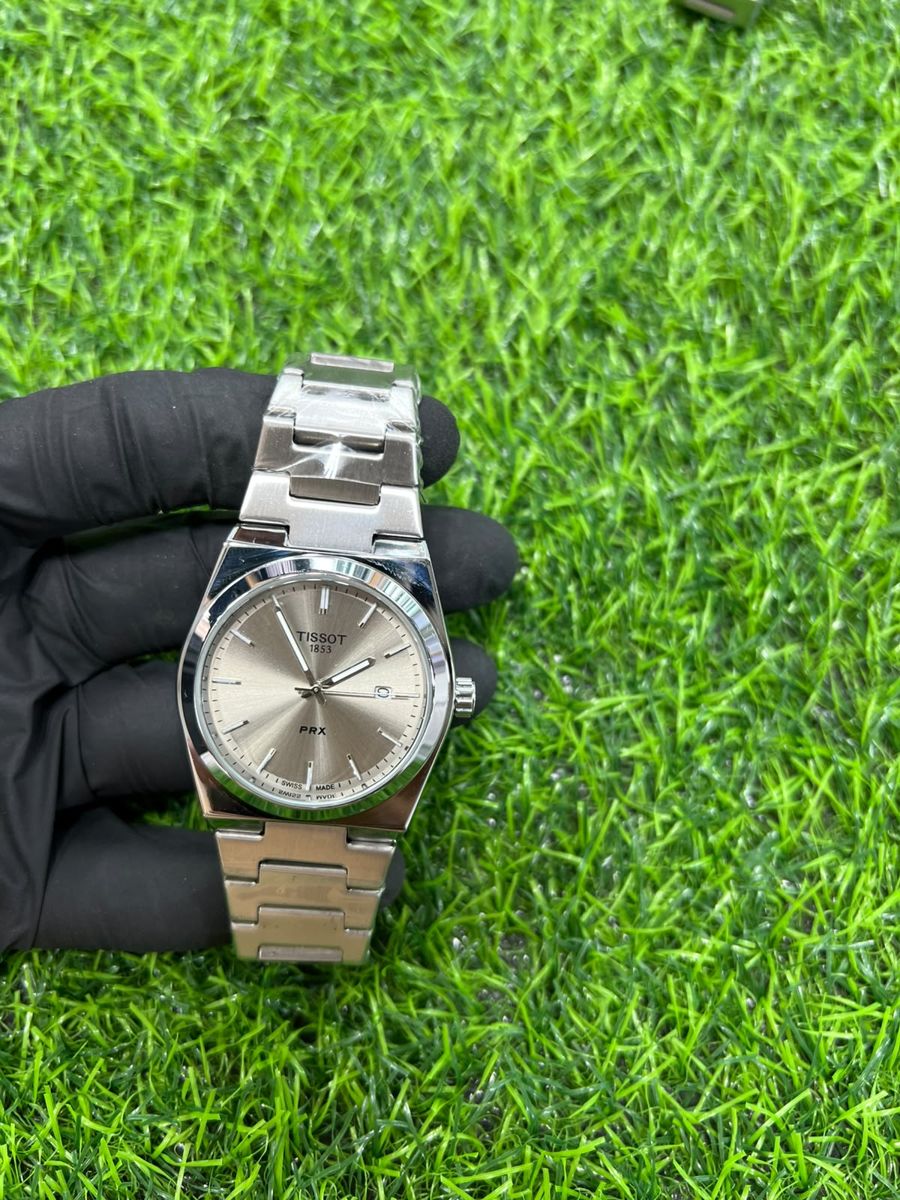 Champagne dial steel bracelet watch