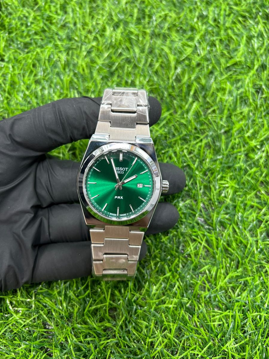 Green dial steel bracelet watch