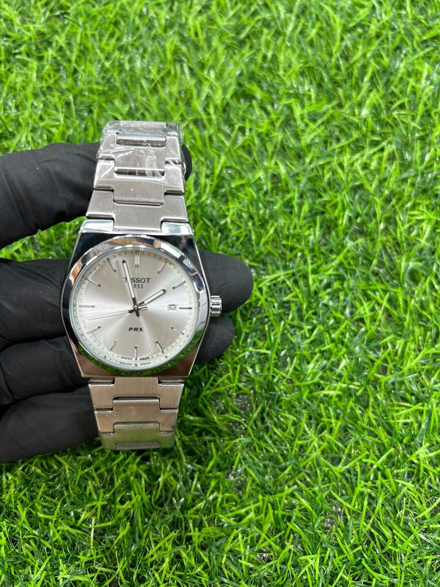 Silver dial steel bracelet watch